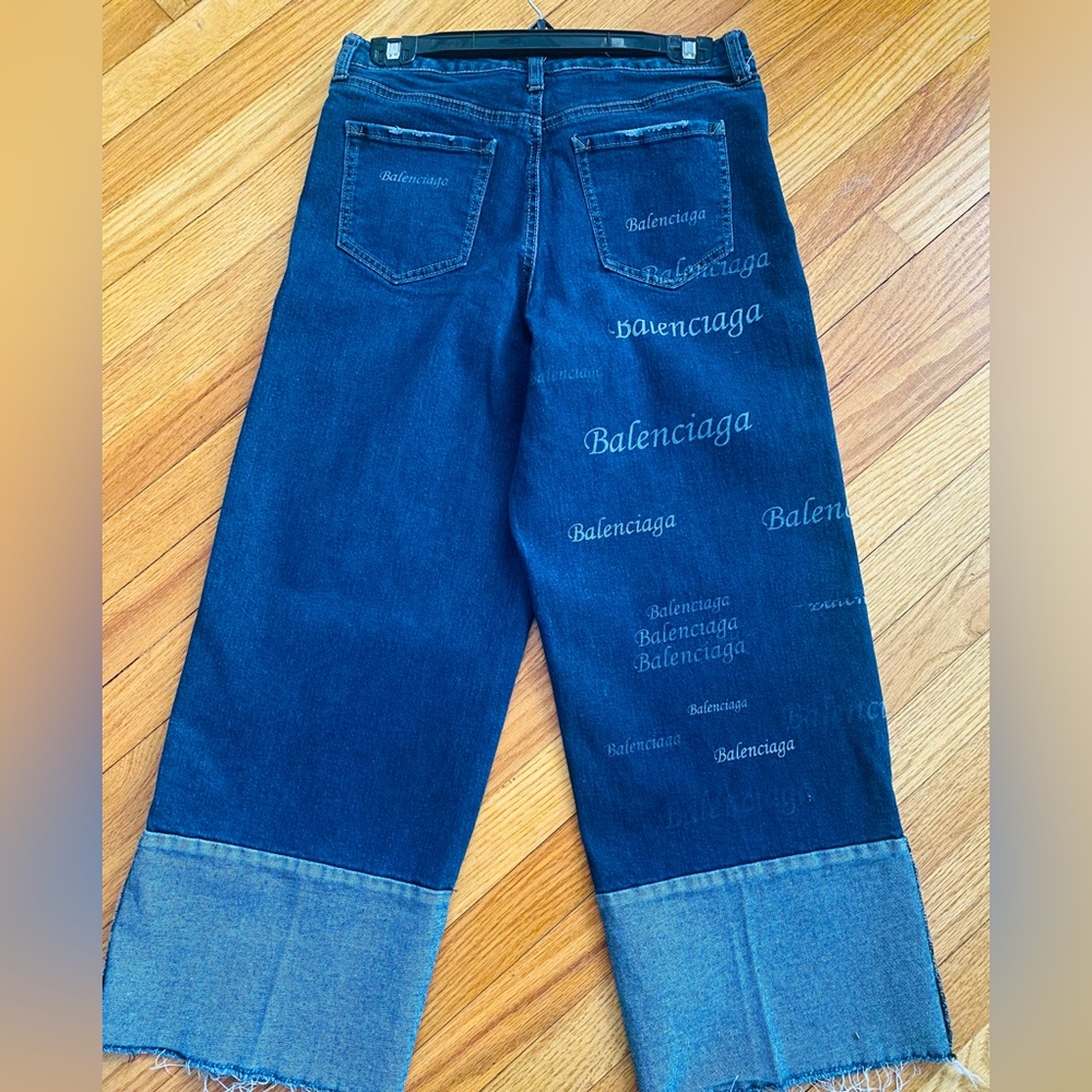 Stylish Cropped Two Tone Jeans